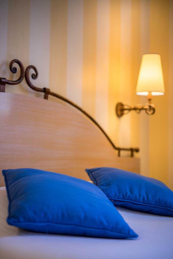 Hotel Delambre Parigi Esterno foto